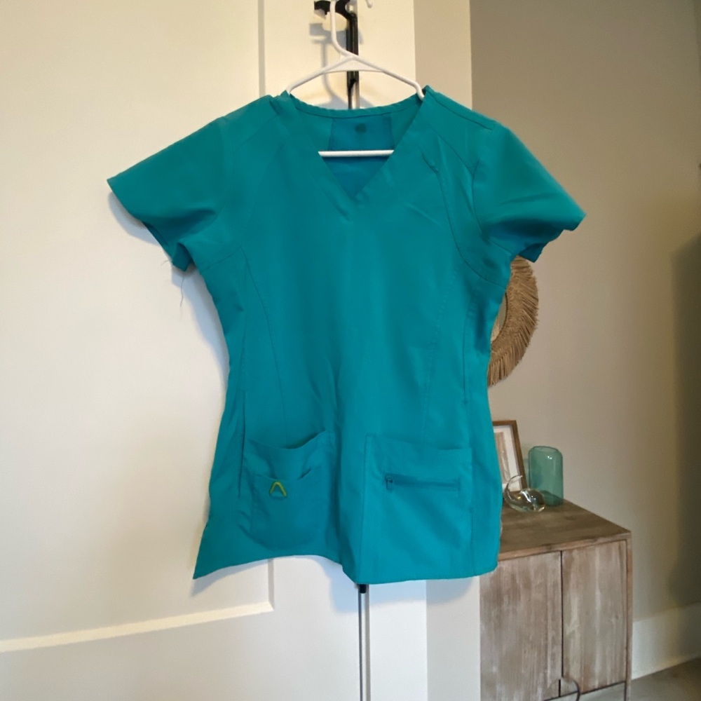 BUNDLE ⭐️Green, Teal and Black Scrub Tops - Picture 4 of 5